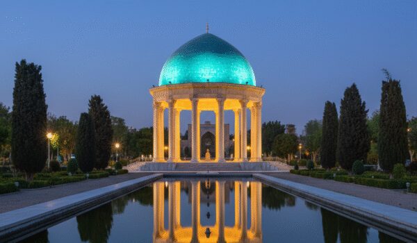 saadi tomb at night